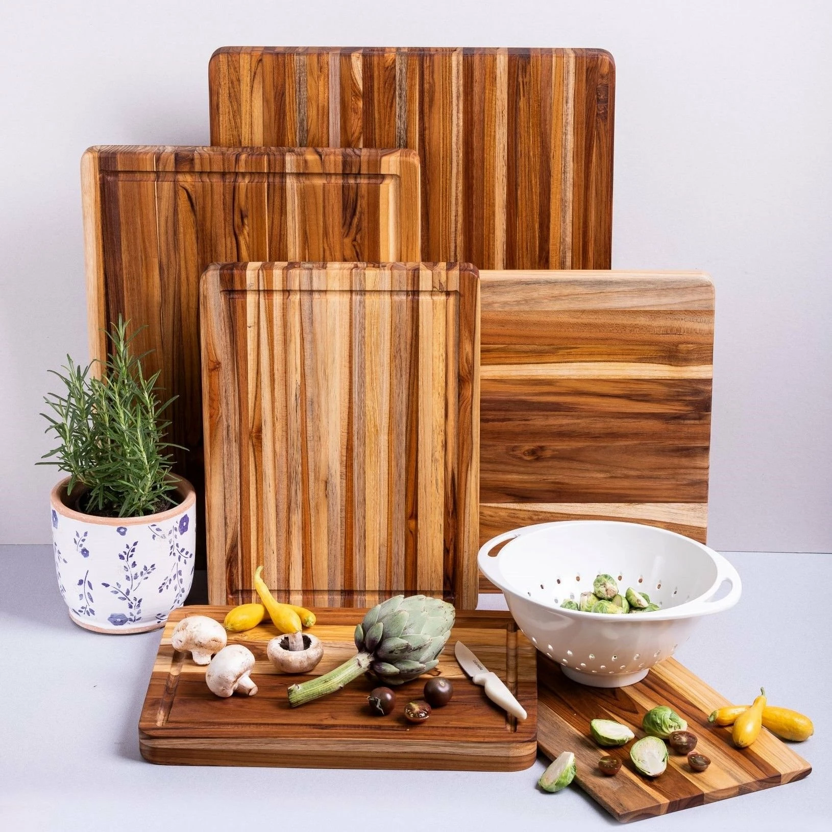 TeakHaus Edge Grain Carving Board W/Hand Grip (Rectangle) | 24" X 18" X 1.5" - Image 5
