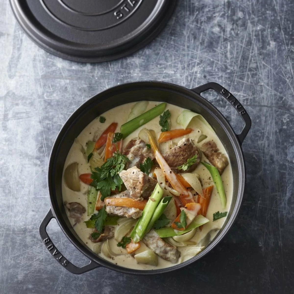 Staub 7 Qt. Round Cocotte/Dutch Oven | Matte Black - Image 4