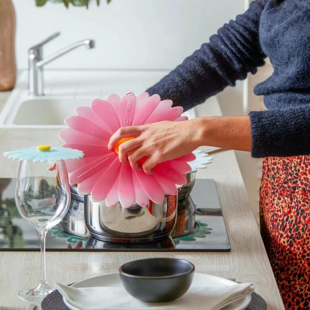 Charles Viancin Silicone Lid | 8" Daisy (Pink With White) - Image 3