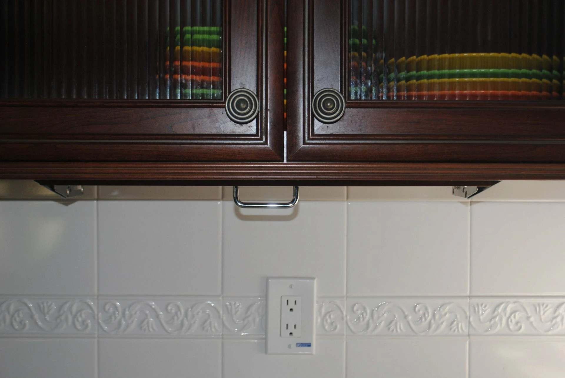 Drop Block Under Cabinet Knife Storage Rack - Small, White - Image 3