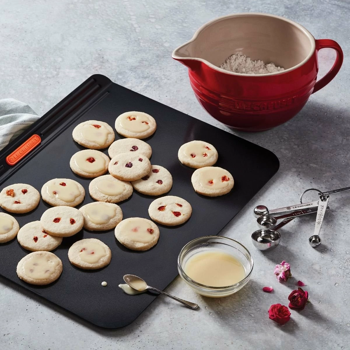 Le Creuset 2 Qt. Stoneware Batter Bowl | Cerise/Cherry Red - Image 3