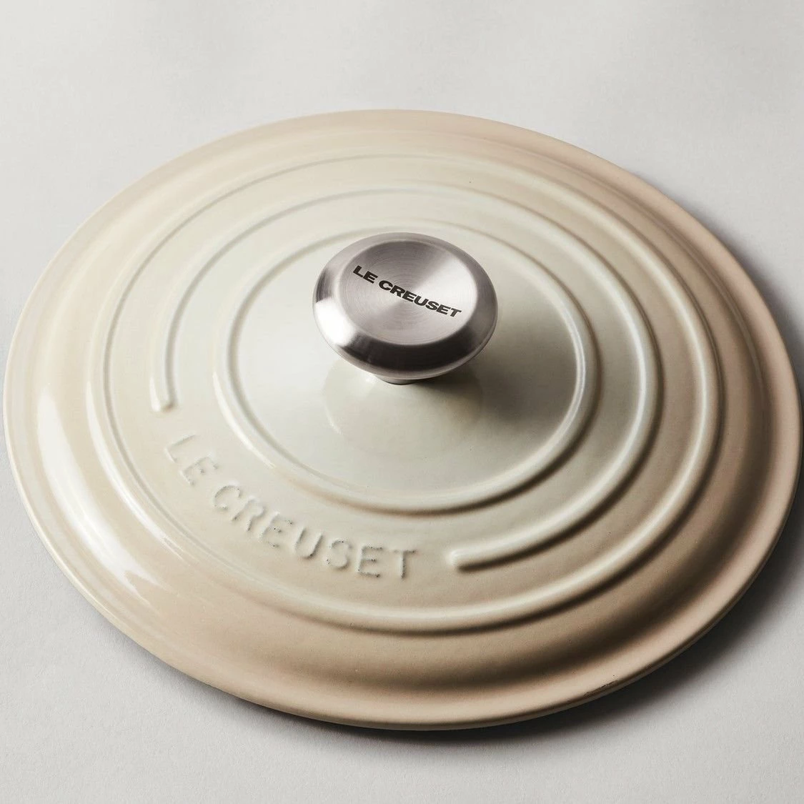 Le Creuset 4.5 Qt. Round Signature Dutch Oven With Stainless Steel Knob | Meringue White - Image 2