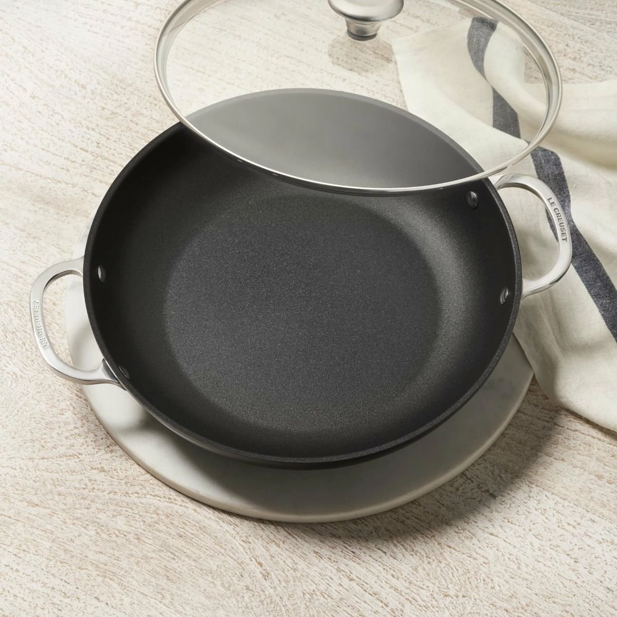 Le Creuset 4 Qt. Shallow Casserole/Braiser With Glass Lid | Toughened Nonstick Pro - Image 7